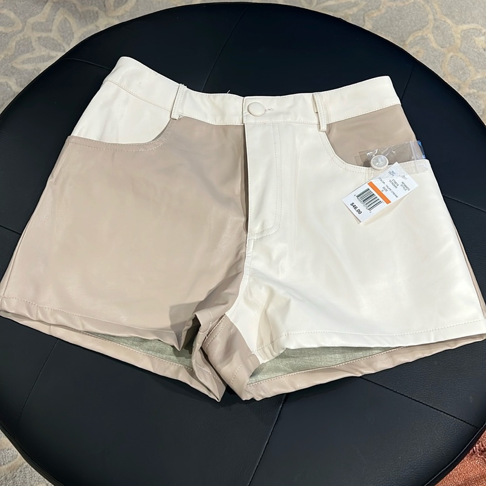 Women’s faux leather two-toned shorts